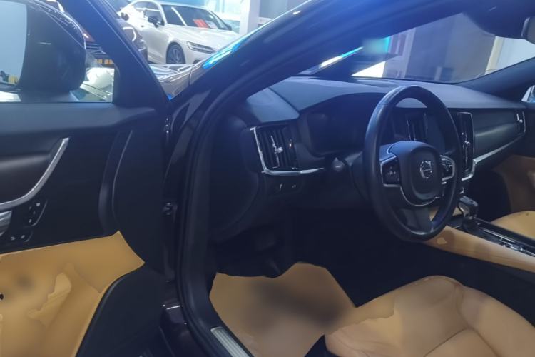 Used Volvo V90 2017 Cross Country T5 AWD Smart Range Edition Driver Seat