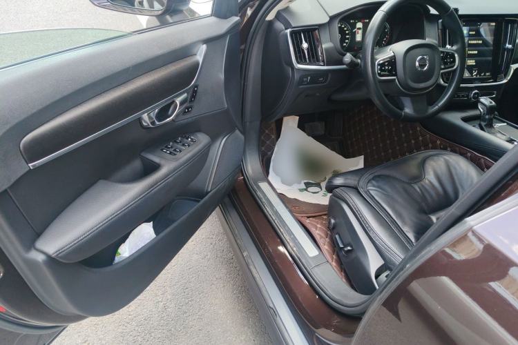 Used Volvo V90 2017 Cross Country T5 AWD Smart Range Edition Driver Seat