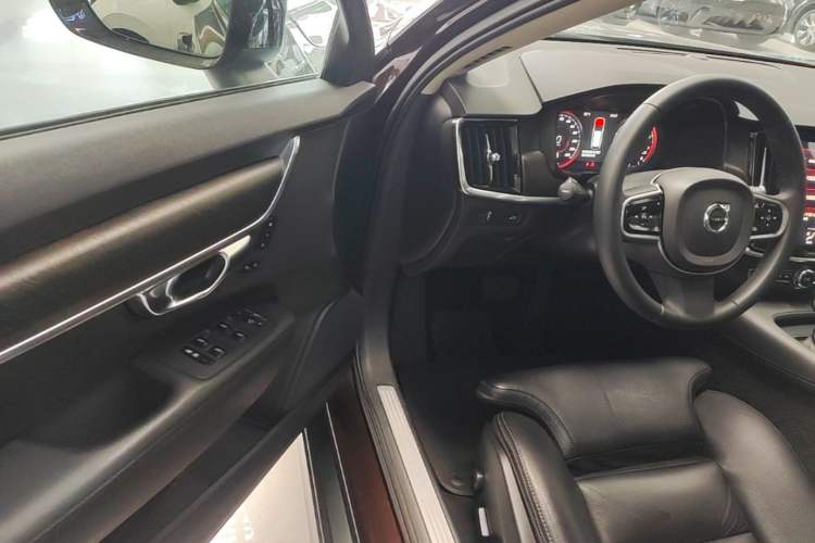 Used Volvo V90 2017 Cross Country T5 AWD Smart Range Edition Driver Seat