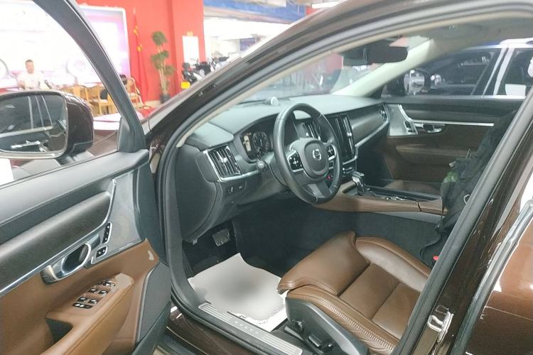 Used Volvo V90 2017 Cross Country T5 AWD Prestige Edition Driver Seat