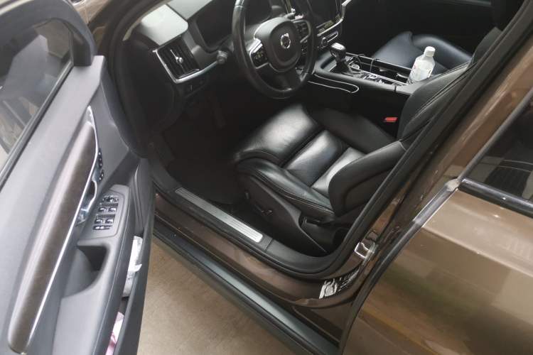 Used Volvo V90 2017 Cross Country T5 AWD Smart Range Edition Driver Seat