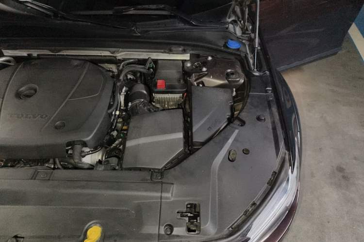 Used Volvo V90 2017 Cross Country T5 AWD Smart Range Edition Engine Bay Left