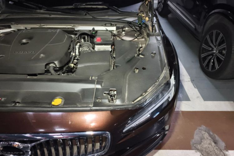 Used Volvo V90 2017 Cross Country T5 AWD Smart Range Edition Engine Bay Left