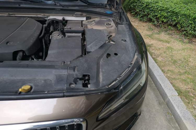 Used Volvo V90 2017 Cross Country T5 AWD Smart Range Edition Engine Bay Left