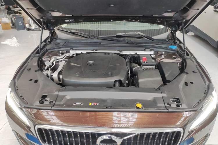 Used Volvo V90 2017 Cross Country T5 AWD Smart Range Edition Engine Bay