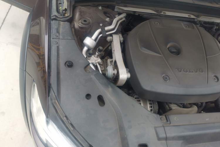 Used Volvo V90 2017 Cross Country T5 AWD Smart Range Edition Engine Bay Right