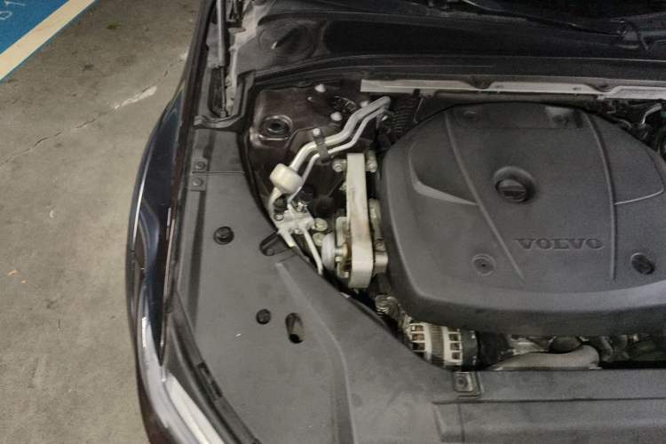 Used Volvo V90 2017 Cross Country T5 AWD Smart Range Edition Engine Bay Right