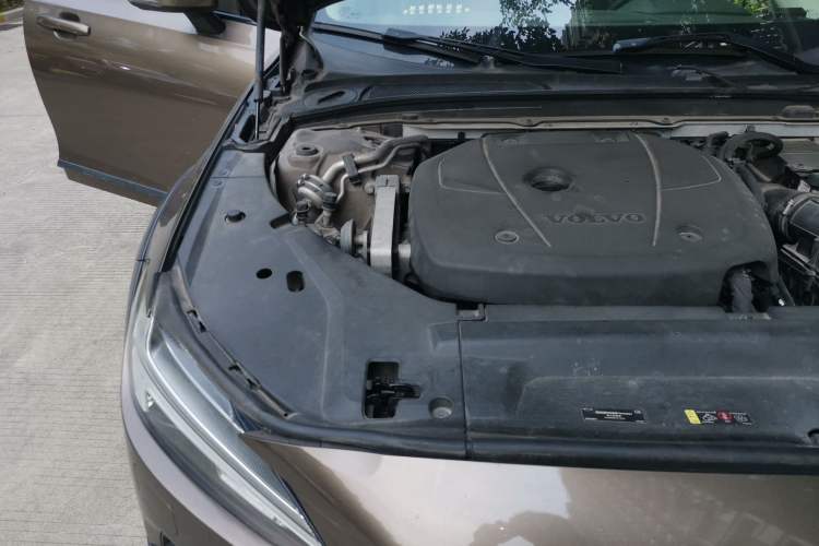 Used Volvo V90 2017 Cross Country T5 AWD Smart Range Edition Engine Bay Right