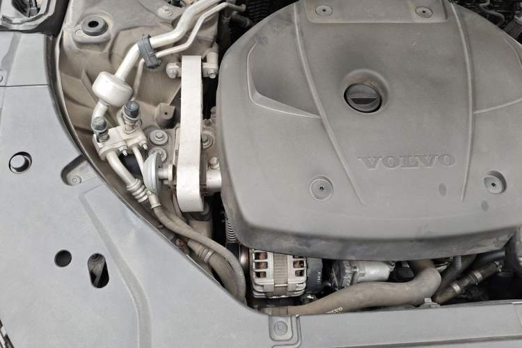 Used Volvo V90 2017 Cross Country T5 AWD Smart Range Edition Engine Bay Right