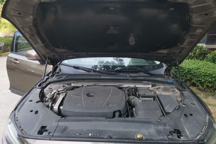 Used Volvo V90 2017 Cross Country T5 AWD Smart Range Edition Engine Bay