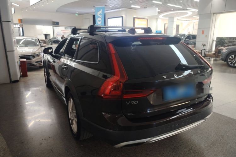 Used Volvo V90 2017 Cross Country T5 AWD Smart Range Edition Exterior 2