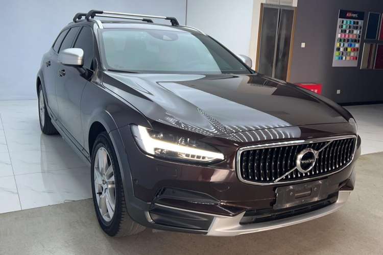 Used Volvo V90 2017 Cross Country T5 AWD Smart Range Edition Exterior 2