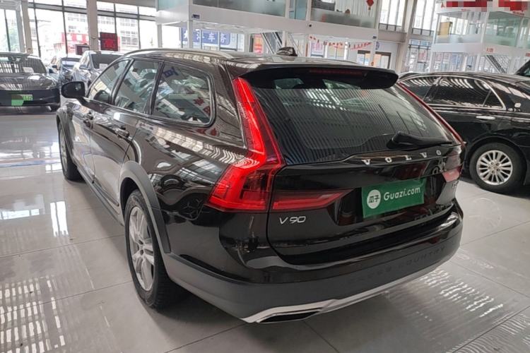Used Volvo V90 2017 Cross Country T5 AWD Smart Range Edition Exterior 2