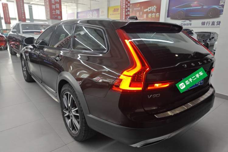Used Volvo V90 2017 Cross Country T5 AWD Smart Range Edition Exterior 2