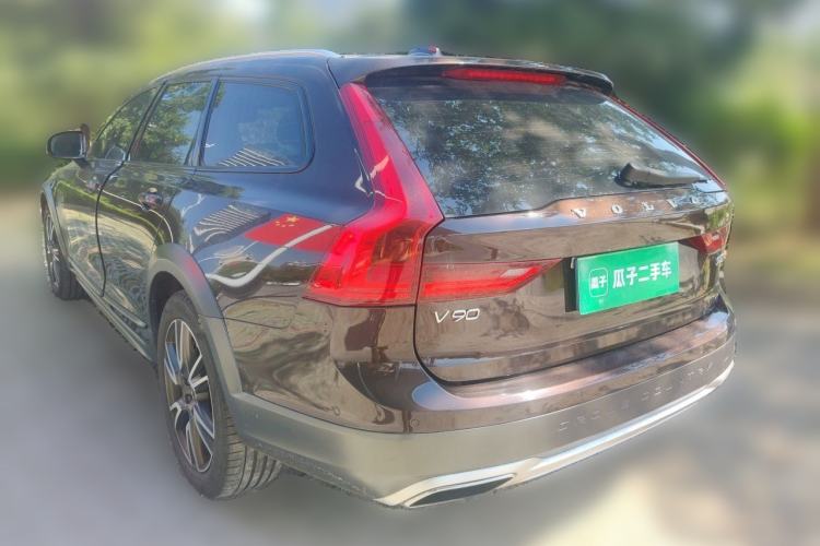 Used Volvo V90 2017 Cross Country T5 AWD Prestige Edition Exterior 3