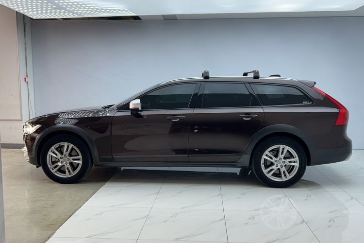 Used Volvo V90 2017 Cross Country T5 AWD Smart Range Edition Exterior 3