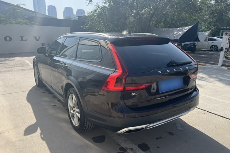 Used Volvo V90 2017 Cross Country T5 AWD Smart Range Edition Exterior 3