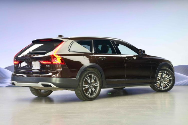 Used Volvo V90 2017 Cross Country T5 AWD Prestige Edition Exterior 4