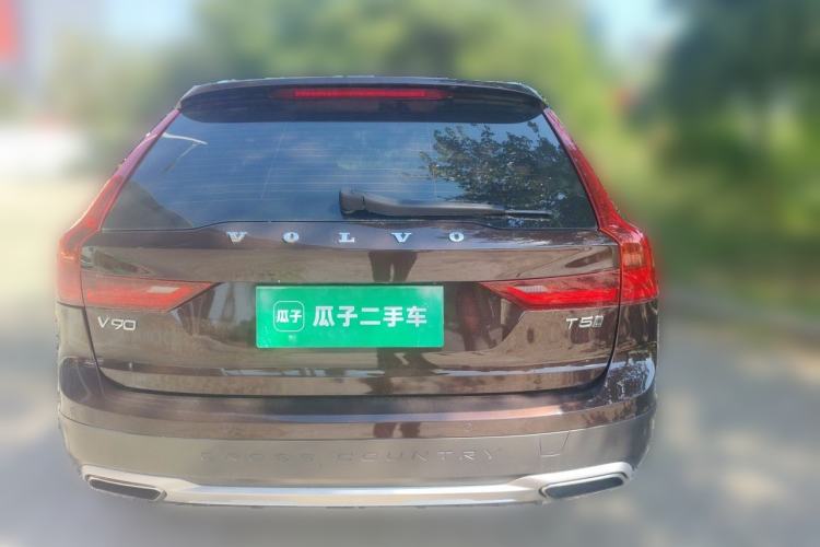 Used Volvo V90 2017 Cross Country T5 AWD Prestige Edition Exterior 4