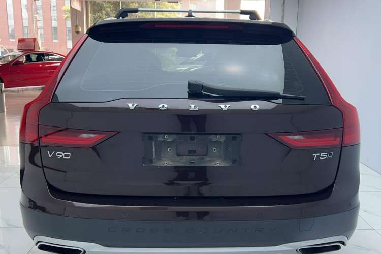 Used Volvo V90 2017 Cross Country T5 AWD Smart Range Edition Exterior 4