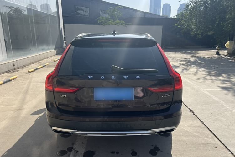 Used Volvo V90 2017 Cross Country T5 AWD Smart Range Edition Exterior 4