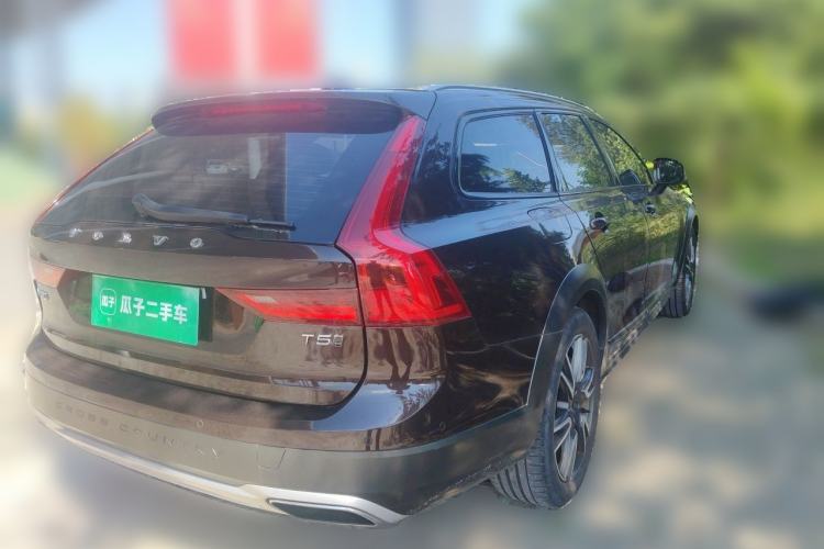 Used Volvo V90 2017 Cross Country T5 AWD Prestige Edition Exterior 5