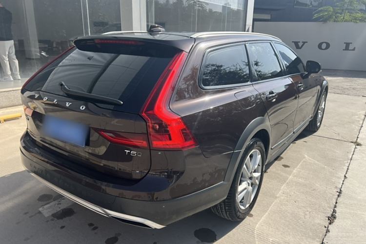 Used Volvo V90 2017 Cross Country T5 AWD Smart Range Edition Exterior 5