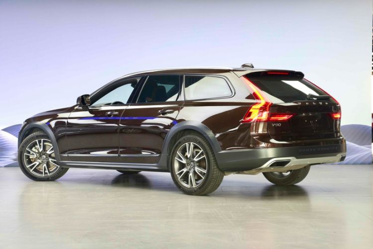 Used Volvo V90 2017 Cross Country T5 AWD Prestige Edition Exterior 6