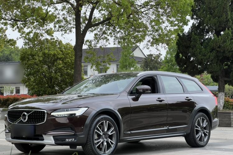 Used Volvo V90 2017 Cross Country T5 AWD Prestige Edition Exterior 7