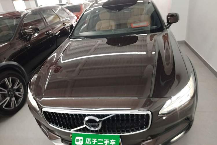 Used Volvo V90 2017 Cross Country T5 AWD Prestige Edition Front