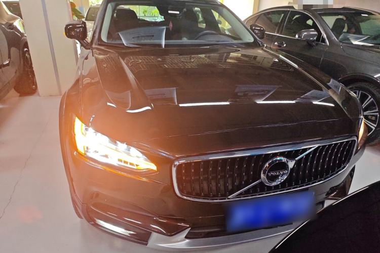 Used Volvo V90 2017 Cross Country T5 AWD Prestige Edition Front