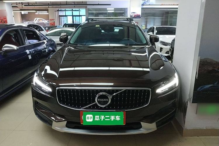 Used Volvo V90 2017 Cross Country T5 AWD Prestige Edition Front