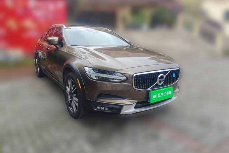 Used Volvo V90 2017 Cross Country T5 AWD Prestige Edition Front Right 45 Deg