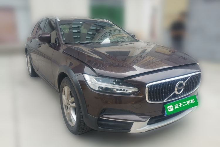 Used Volvo V90 2017 Cross Country T5 AWD Smart Range Edition Front Right 45 Deg