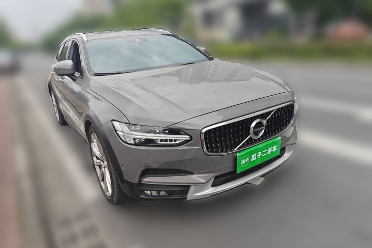 Used Volvo V90 2017 Cross Country T5 AWD Prestige Edition Front Right 45 Deg