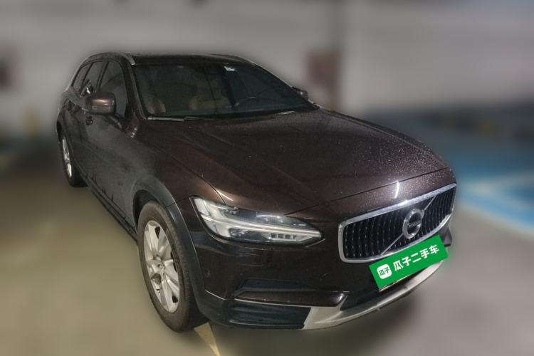 Used Volvo V90 2017 Cross Country T5 AWD Smart Range Edition Front Right 45 Deg