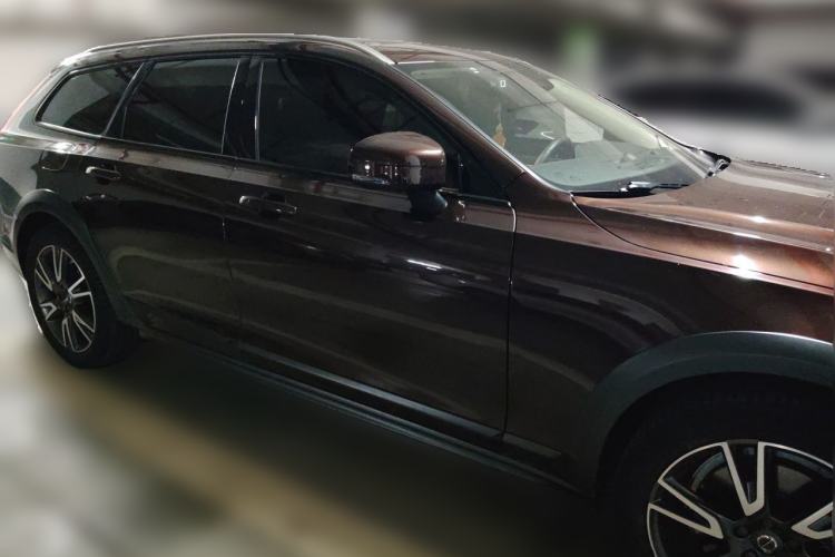 Used Volvo V90 2017 Cross Country T5 AWD Prestige Edition Front Right 45 Deg