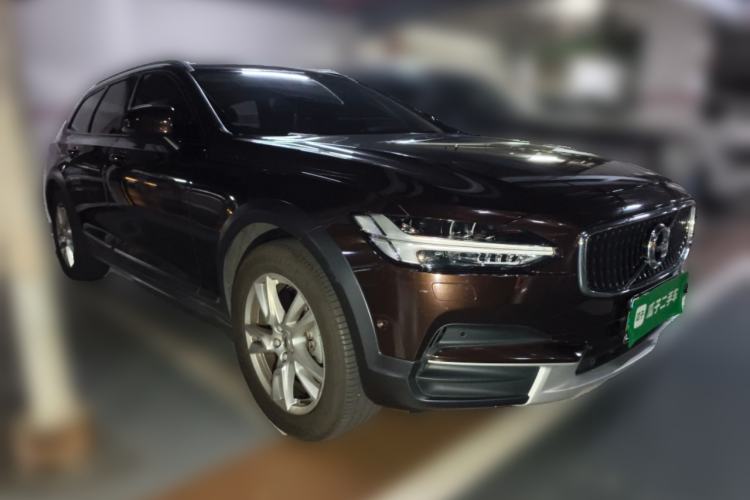 Used Volvo V90 2017 Cross Country T5 AWD Smart Range Edition Front Right 45 Deg