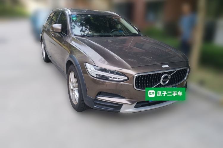 Used Volvo V90 2017 Cross Country T5 AWD Smart Range Edition Front Right 45 Deg