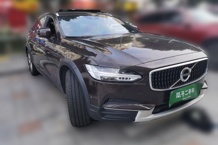 Used Volvo V90 2017 Cross Country T5 AWD Smart Range Edition Front Right 45 Deg