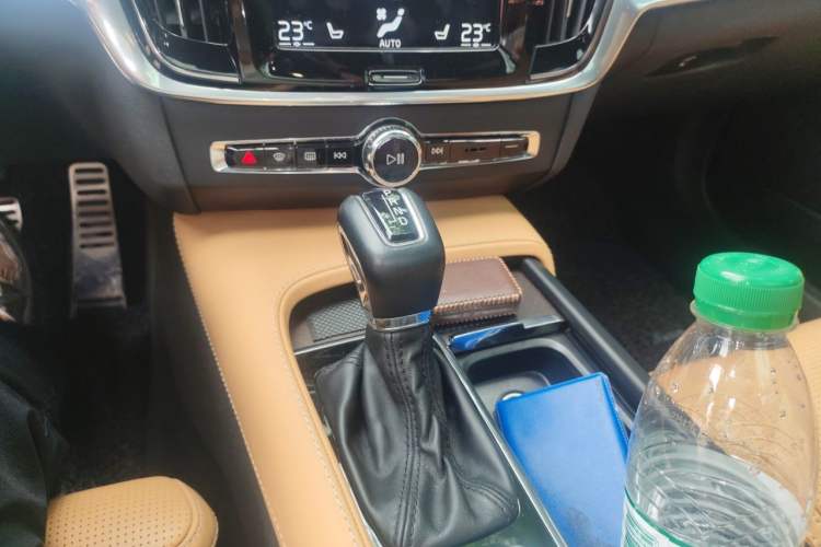 Used Volvo V90 2017 Cross Country T5 AWD Prestige Edition Gear Lever