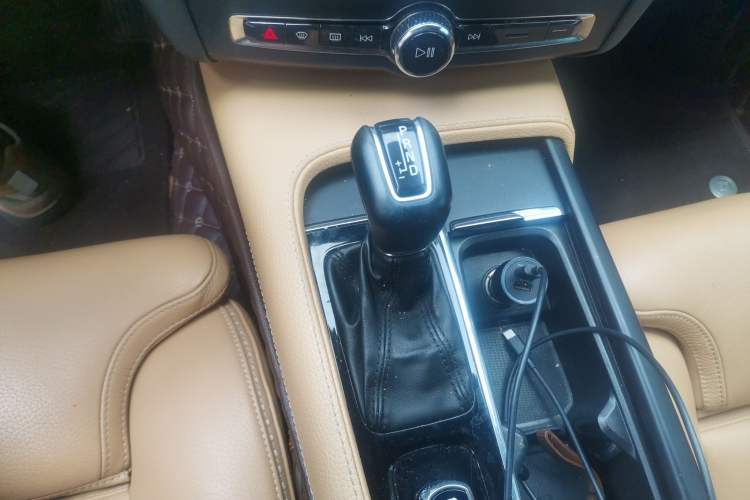 Used Volvo V90 2017 Cross Country T5 AWD Smart Range Edition Gear Lever