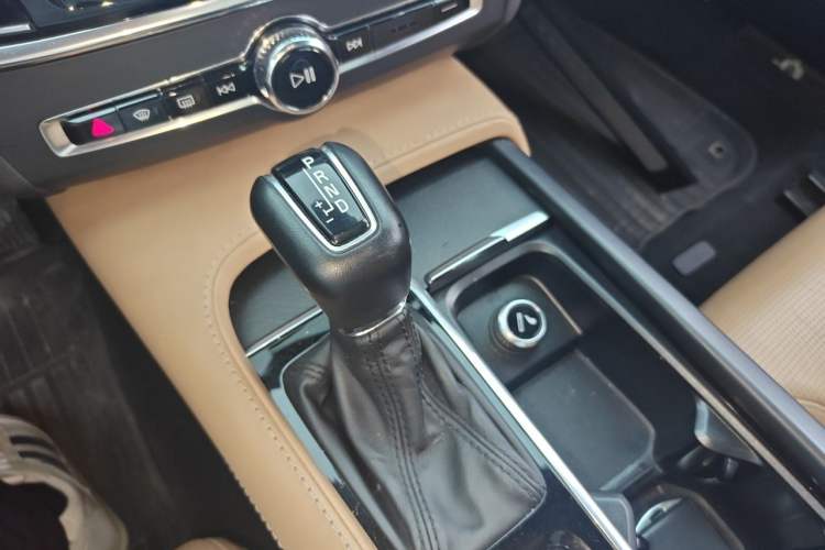 Used Volvo V90 2017 Cross Country T5 AWD Prestige Edition Gear Lever