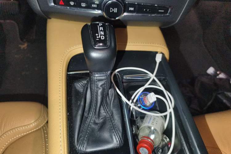 Used Volvo V90 2017 Cross Country T5 AWD Smart Range Edition Gear Lever
