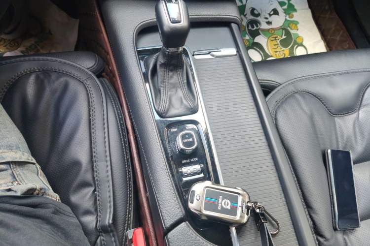 Used Volvo V90 2017 Cross Country T5 AWD Smart Range Edition Gear Lever