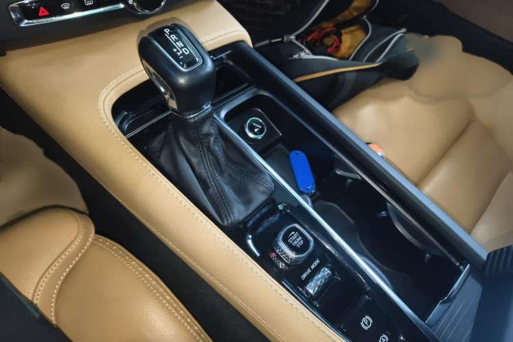 Used Volvo V90 2017 Cross Country T5 AWD Smart Range Edition Gear Lever