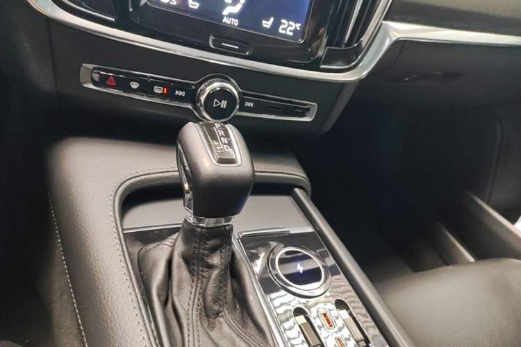 Used Volvo V90 2017 Cross Country T5 AWD Smart Range Edition Gear Lever