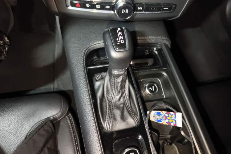 Used Volvo V90 2017 Cross Country T5 AWD Smart Range Edition Gear Lever