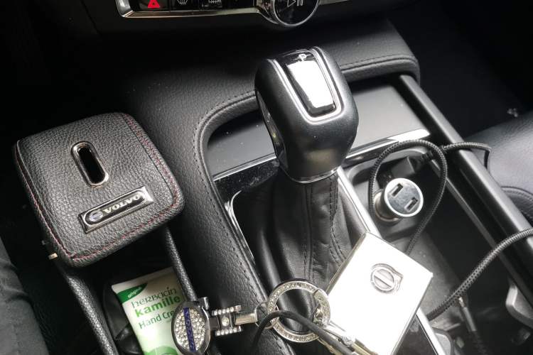 Used Volvo V90 2017 Cross Country T5 AWD Smart Range Edition Gear Lever