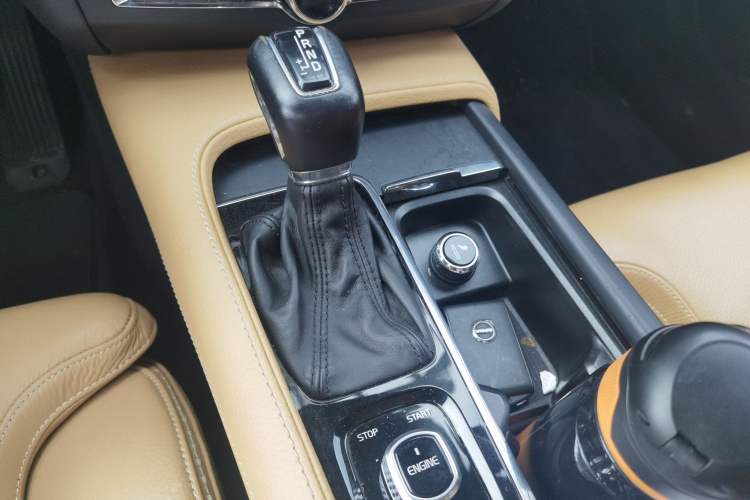 Used Volvo V90 2017 Cross Country T5 AWD Smart Range Edition Gear Lever